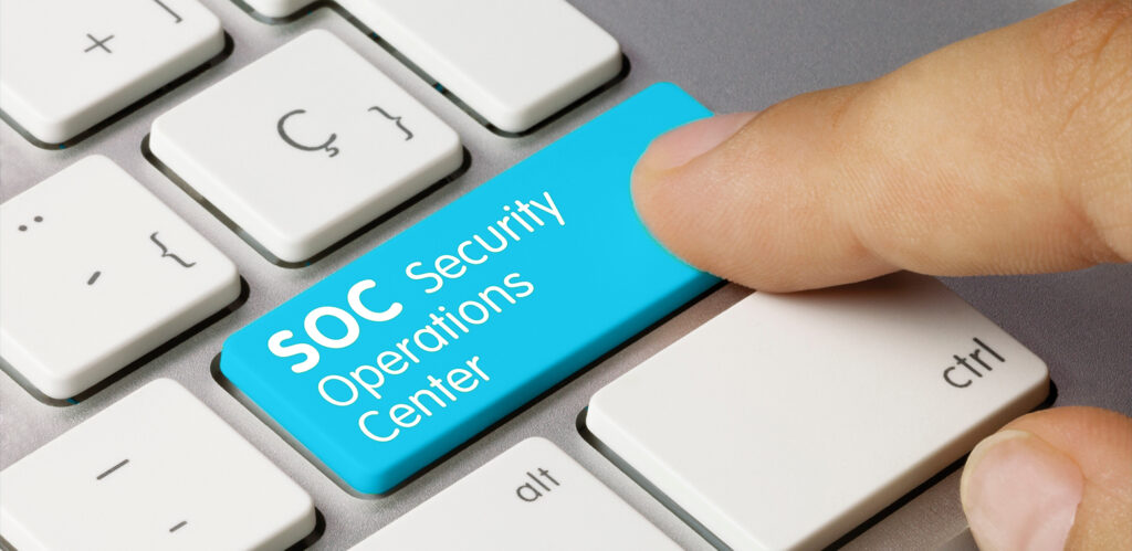 A imagem mostra um teclado com a função "enter" personalizada como SOC - Security Operantions Center